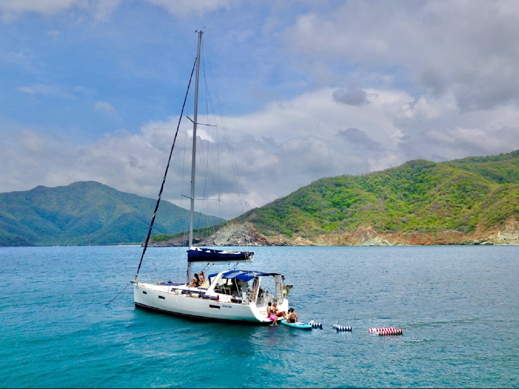Alquiler de velero para 12 personas en Santa Marta